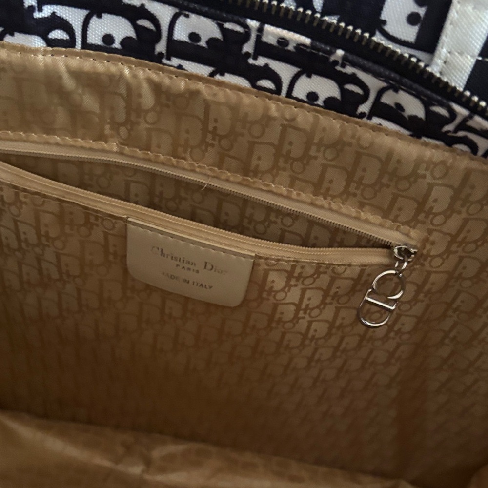 Black and White Tote Bag - Picture 4 of 9